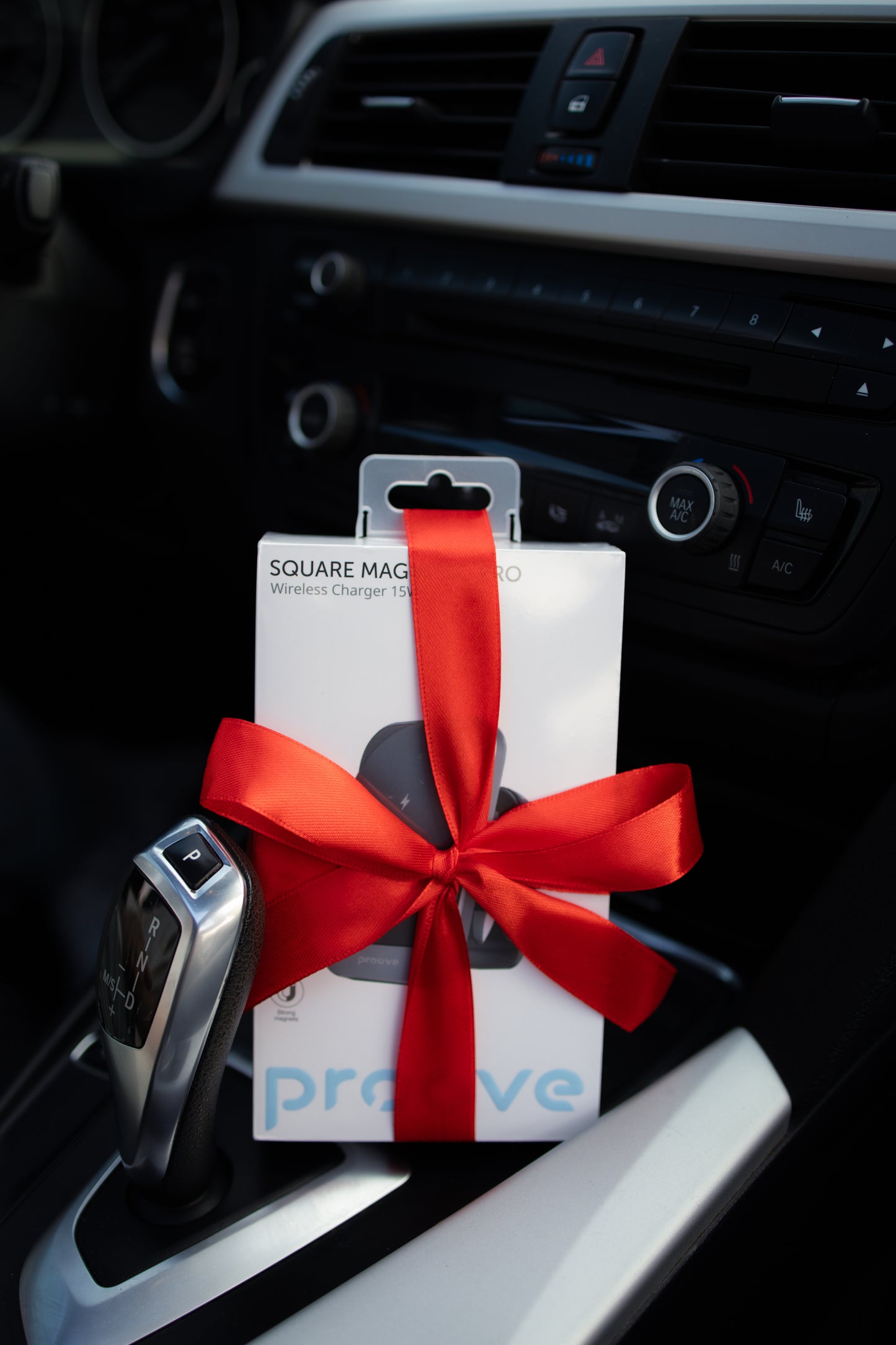 Podarynok V Avto™ Car holder with Wireless Charger Proove Square Magnetic Pro 15W