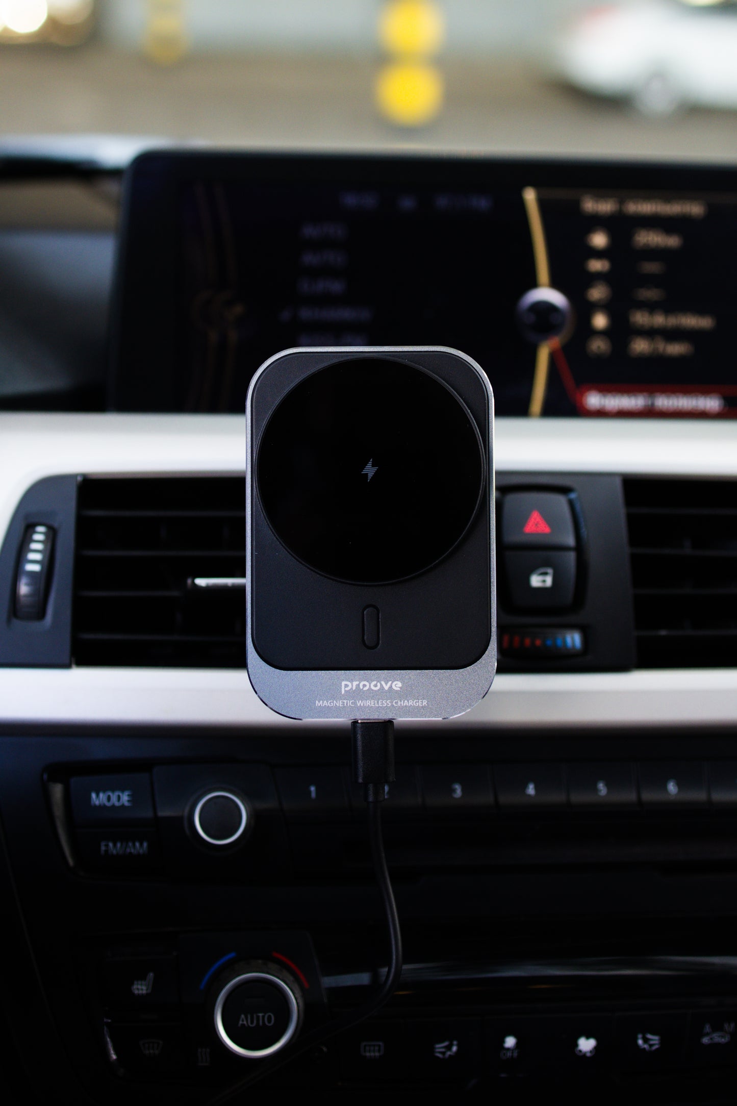 Автомобільний тримач Podarynok V Avto™ з бездротовим зарядним пристроєм Proove Square Magnetic Pro 15W